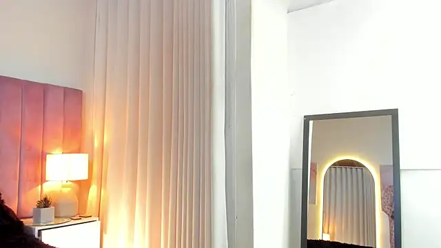 Snapshot of Aleja_arango1 chatting on 02.11.25 Aleja arango1 online show from 02.11.25