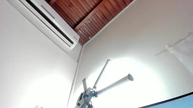 Snapshot of Aleja_arango1 chatting on 10.15.25 Aleja arango1 online show from 10.15.25