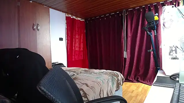 esjrobles online show from 03.15.25