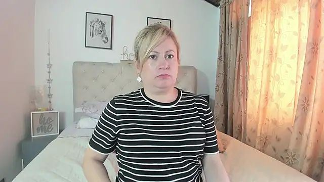 Snapshot of MonyCassius chatting on 02.18.25 MonyCassius online show from 02.18.25