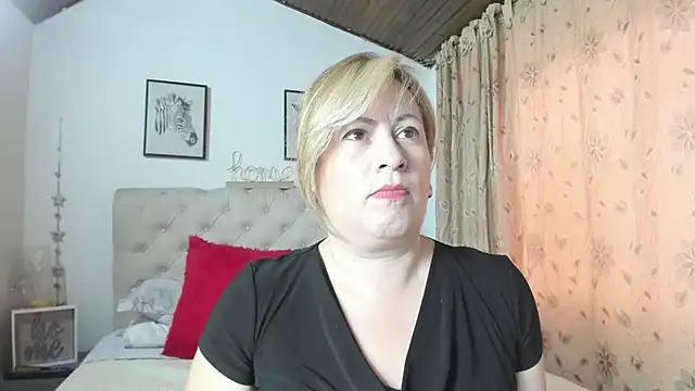 Snapshot of MonyCassius chatting on 02.22.25 MonyCassius online show from 02.22.25
