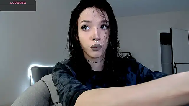 Snapshot of Dasha_M chatting on 10.18.25 Dasha M online show from 10.18.25