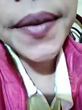 Snapshot of Anki-doll chatting on 01.01.25 Anki-doll online show from 01.01.25