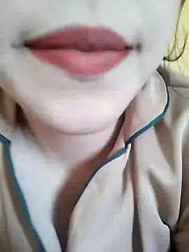 Snapshot of Anki-doll chatting on 01.06.25 Anki-doll online show from 01.06.25