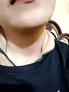 Snapshot of Anki-doll chatting on 01.08.25 Anki-doll online show from 01.08.25
