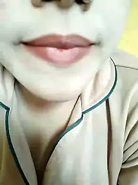 Snapshot of Anki-doll chatting on 01.14.25 Anki-doll online show from 01.14.25