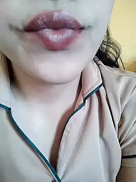 Snapshot of Anki-doll chatting on 01.19.25 Anki-doll online show from 01.19.25