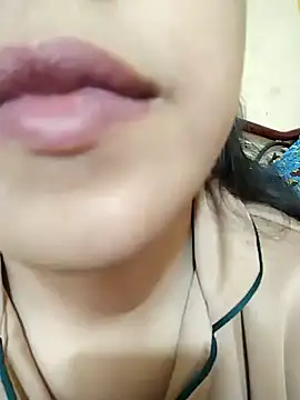 Snapshot of Anki-doll chatting on 02.02.25 Anki-doll online show from 02.02.25