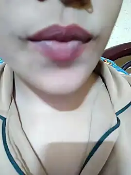 Snapshot of Anki-doll chatting on 02.02.25 Anki-doll online show from 02.02.25