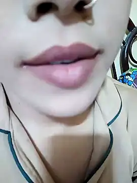Snapshot of Anki-doll chatting on 02.05.25 Anki-doll online show from 02.05.25