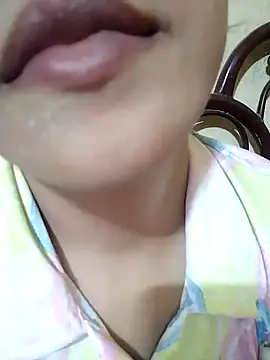 Snapshot of Anki-doll chatting on 02.06.25 Anki-doll online show from 02.06.25