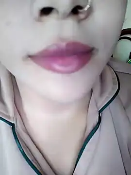 Snapshot of Anki-doll chatting on 02.07.25 Anki-doll online show from 02.07.25