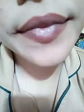 Snapshot of Anki-doll chatting on 02.07.25 Anki-doll online show from 02.07.25