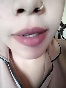 Snapshot of Anki-doll chatting on 02.11.25 Anki-doll online show from 02.11.25