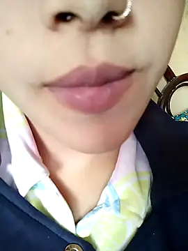 Snapshot of Anki-doll chatting on 02.14.25 Anki-doll online show from 02.14.25