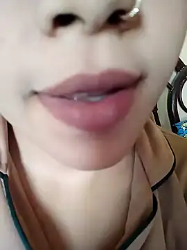 Snapshot of Anki-doll chatting on 02.17.25 Anki-doll online show from 02.17.25