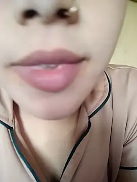 Snapshot of Anki-doll chatting on 02.19.25 Anki-doll online show from 02.19.25