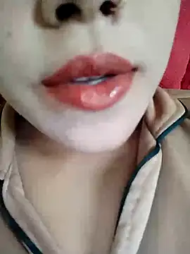 Snapshot of Anki-doll chatting on 02.19.25 Anki-doll online show from 02.19.25
