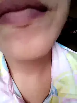 Snapshot of Anki-doll chatting on 02.20.25 Anki-doll online show from 02.20.25