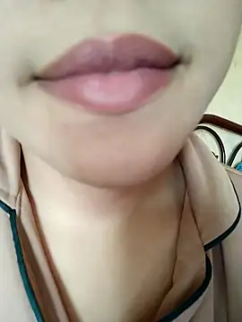 Snapshot of Anki-doll chatting on 02.21.25 Anki-doll online show from 02.21.25