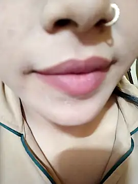 Snapshot of Anki-doll chatting on 02.25.25 Anki-doll online show from 02.25.25