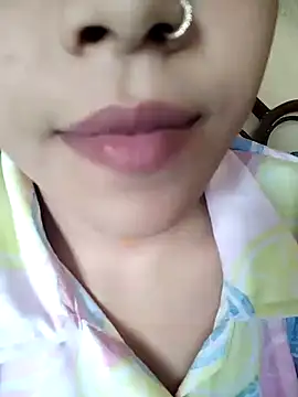 Snapshot of Anki-doll chatting on 02.26.25 Anki-doll online show from 02.26.25