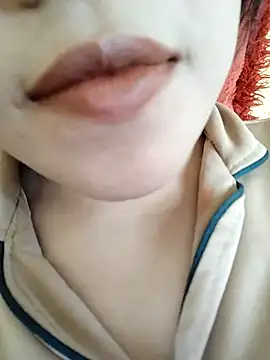 Snapshot of Anki-doll chatting on 02.27.25 Anki-doll online show from 02.27.25
