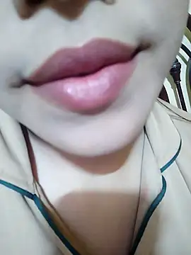 Snapshot of Anki-doll chatting on 03.06.25 Anki-doll online show from 03.06.25