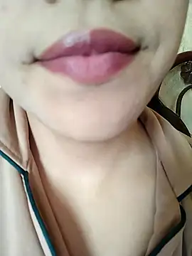 Snapshot of Anki-doll chatting on 03.10.25 Anki-doll online show from 03.10.25