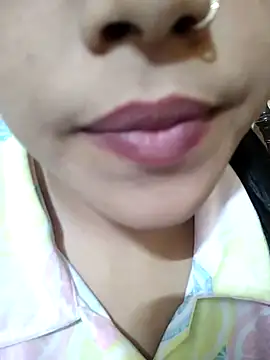 Snapshot of Anki-doll chatting on 03.11.25 Anki-doll online show from 03.11.25