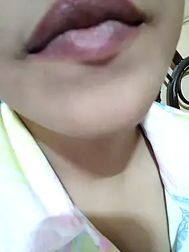 Snapshot of Anki-doll chatting on 03.13.25 Anki-doll online show from 03.13.25