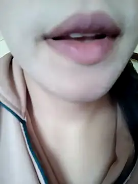 Snapshot of Anki-doll chatting on 03.19.25 Anki-doll online show from 03.19.25
