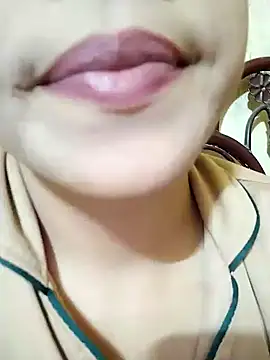 Snapshot of Anki-doll chatting on 03.19.25 Anki-doll online show from 03.19.25