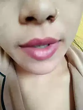 Snapshot of Anki-doll chatting on 03.21.25 Anki-doll online show from 03.21.25