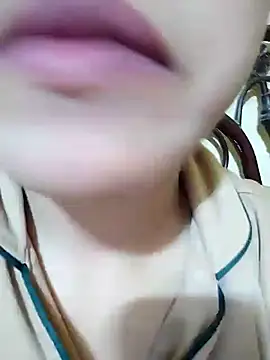 Snapshot of Anki-doll chatting on 03.21.25 Anki-doll online show from 03.21.25