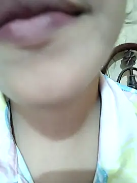 Snapshot of Anki-doll chatting on 03.22.25 Anki-doll online show from 03.22.25
