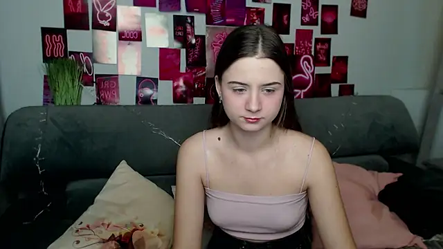 Snapshot of MilanaRoza chatting on 10.16.25 MilanaRoza online show from 10.16.25