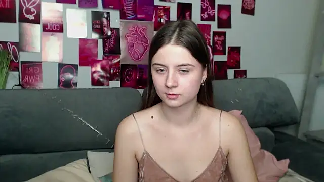 Snapshot of MilanaRoza chatting on 10.18.25 MilanaRoza online show from 10.18.25