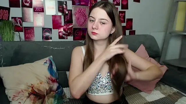 Snapshot of MilanaRoza chatting on 10.23.25 MilanaRoza online show from 10.23.25