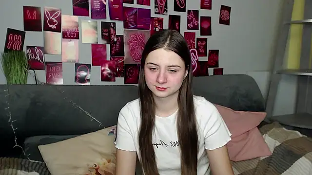 Snapshot of MilanaRoza chatting on 10.25.25 MilanaRoza online show from 10.25.25