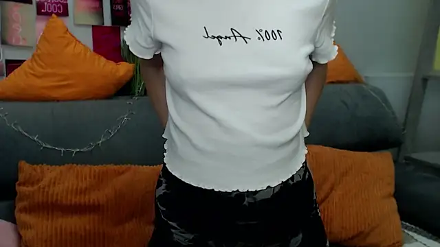 Snapshot of MilanaRoza chatting on 10.26.25 MilanaRoza online show from 10.26.25