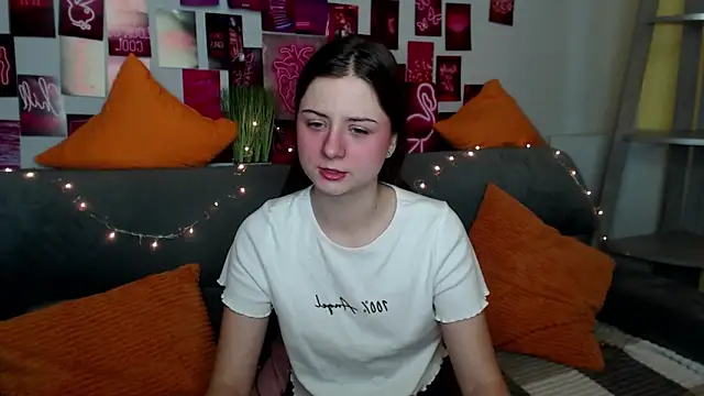 Snapshot of MilanaRoza chatting on 10.30.25 MilanaRoza online show from 10.30.25