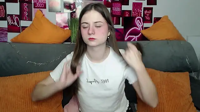 Snapshot of MilanaRoza chatting on 10.31.25 MilanaRoza online show from 10.31.25