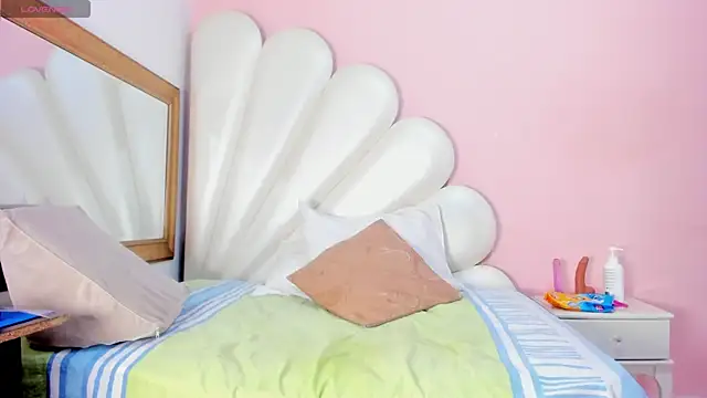 Ally Parkeer  online show from 02.08.25