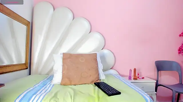 Ally Parkeer  online show from 02.26.25