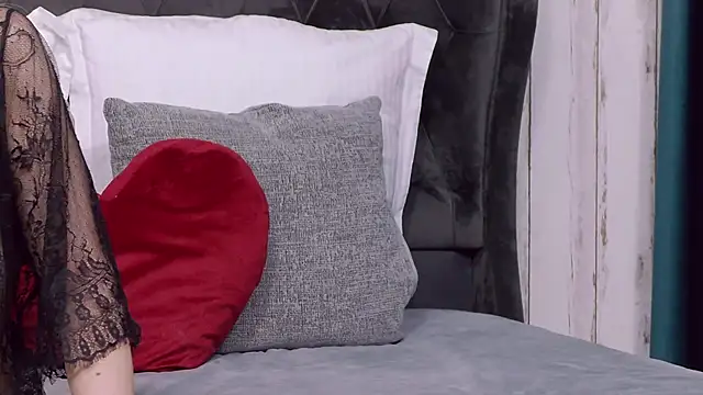 AnisiaConnor online show from 10.26.25