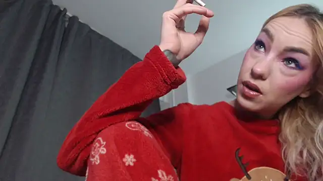 LetsGetMessyBBy online show from 02.21.25