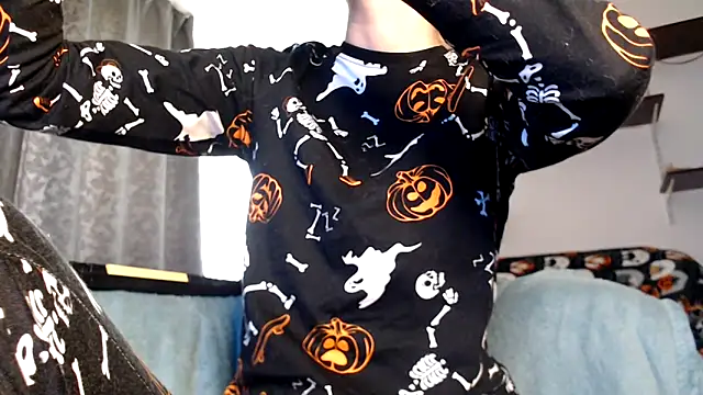 LetsGetMessyBBy online show from 09.20.25