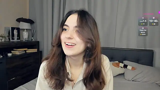 Snapshot of DracosMoon chatting on 10.23.25 DracosMoon online show from 10.23.25