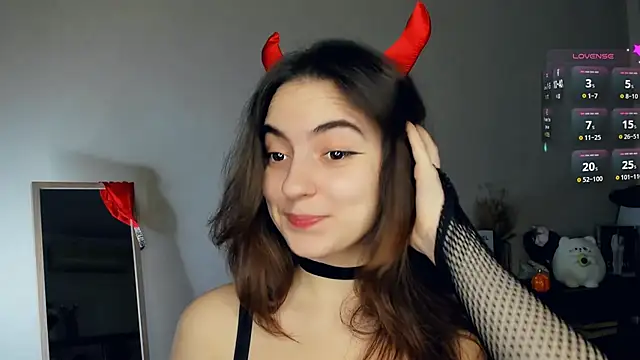 Snapshot of DracosMoon chatting on 10.30.25 DracosMoon online show from 10.30.25